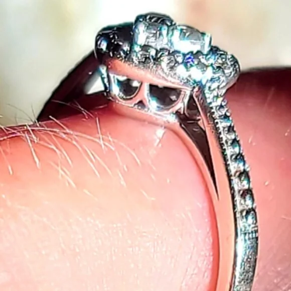 Jared's Galleria Heart Diamond Ring 14k White Gold - Picture 8 of 10